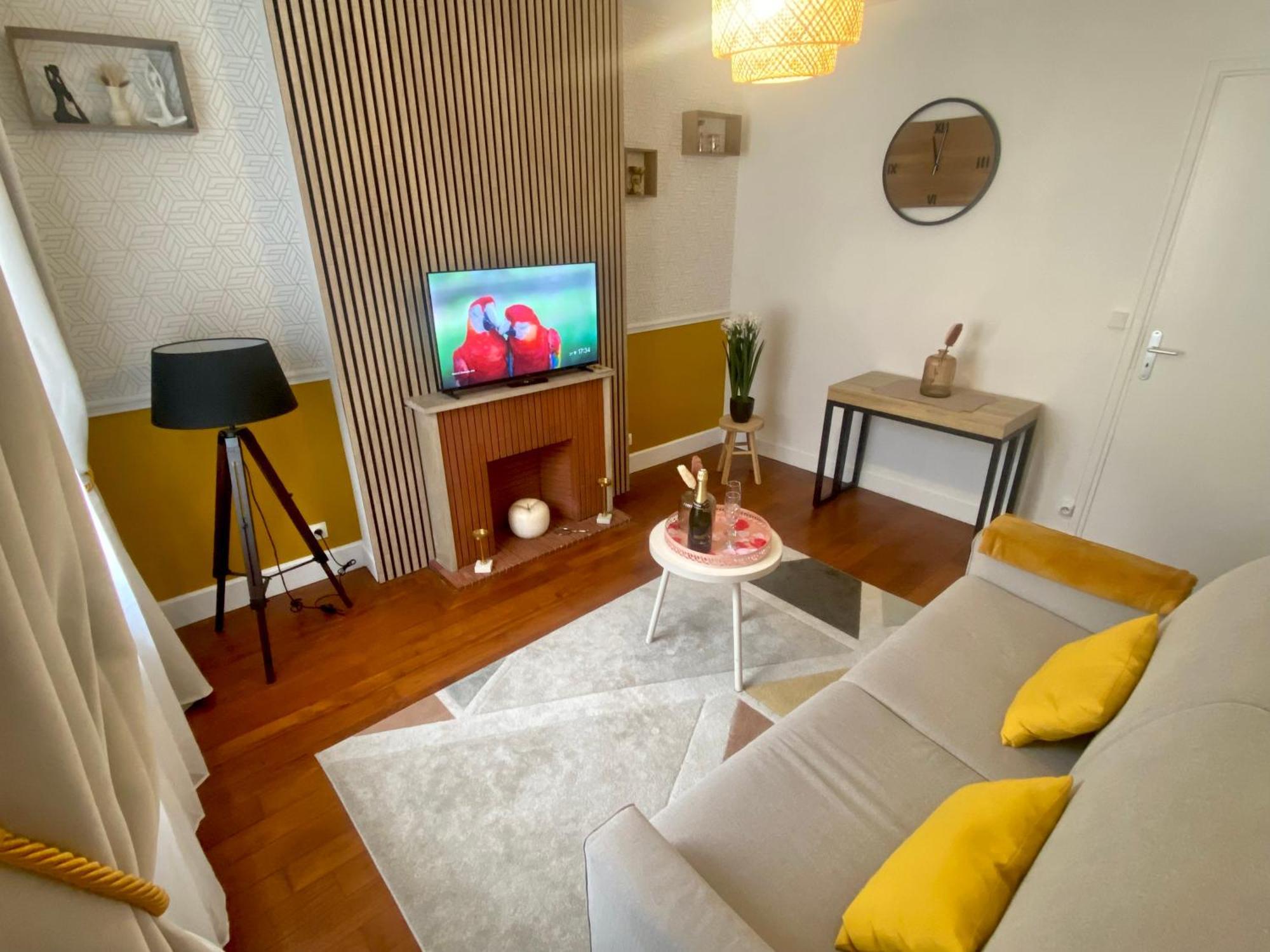 Апартаменты Le Cocon De La Tour -Vip-Compiegne-Hyper Centre Экстерьер фото